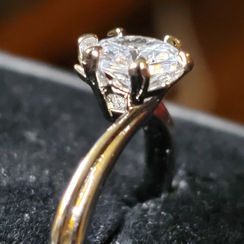 Elegant Silver and Cubix Zirconia Women's Ring